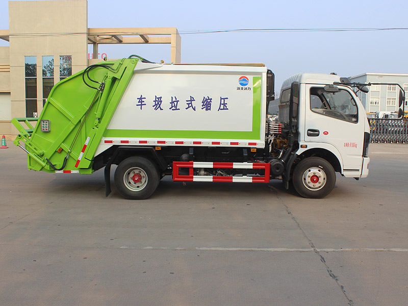 東風(fēng)多利卡天然氣6方壓縮垃圾車