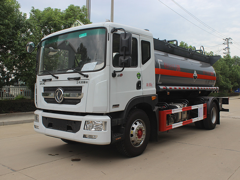 東風(fēng)D9多利卡9.4立方SCS5180GFWEQ6腐蝕性物品罐式運輸車