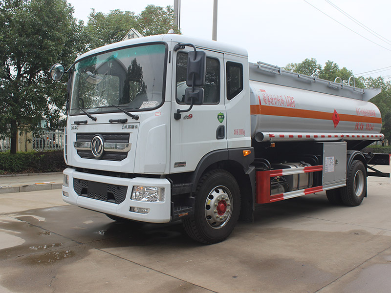 東風(fēng)D9多利卡12.4立方SCS5180GJYEQ6加油車