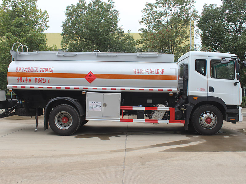 東風(fēng)D9多利卡12.4立方SCS5180GJYEQ6加油車