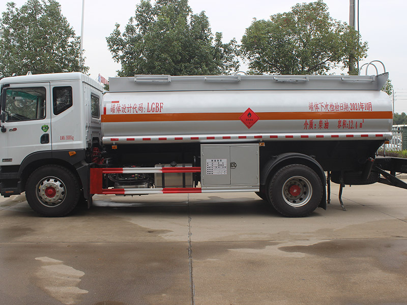 東風(fēng)D9多利卡12.4立方SCS5180GJYEQ6加油車