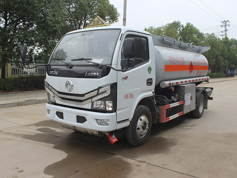 東風(fēng)多利卡4.5立方SCS5070GJYEQ6加油車