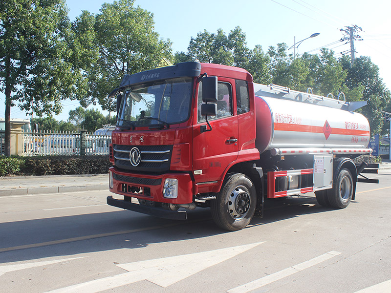 東風(fēng)隨專13.1立方SCS5182GJYEQ6加油車