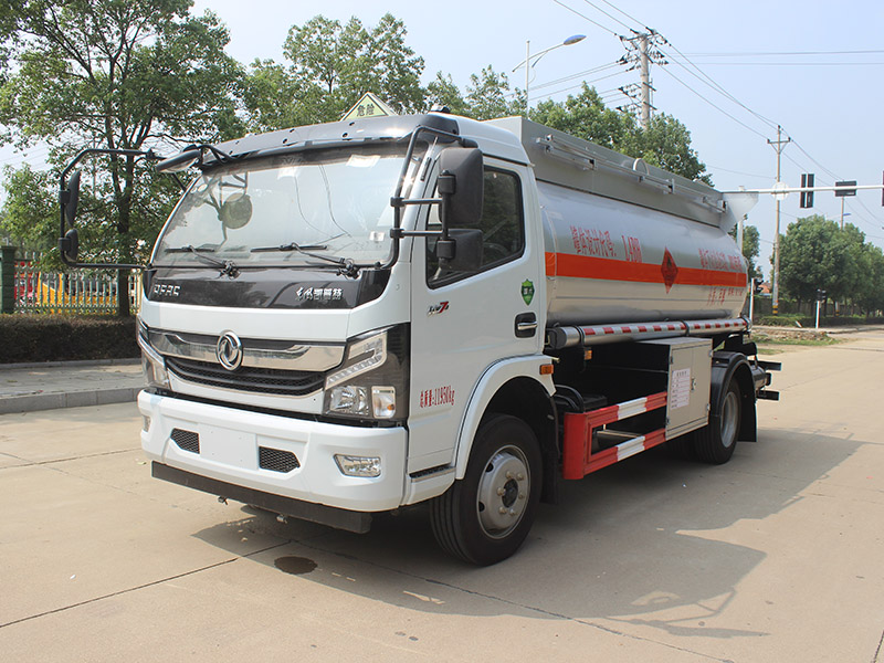 東風(fēng)多利卡8.1立方SCS5120GRYEQ6易燃液體罐式運(yùn)輸車