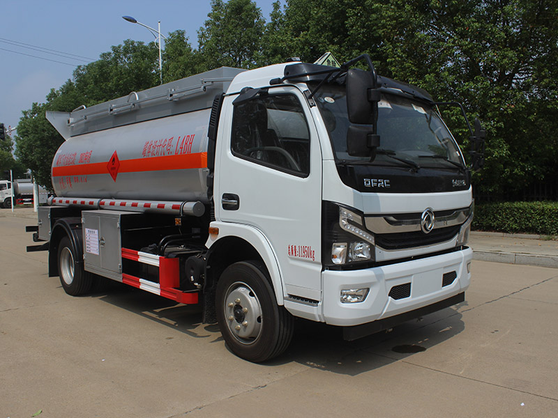 東風(fēng)多利卡8.1立方SCS5120GRYEQ6易燃液體罐式運(yùn)輸車
