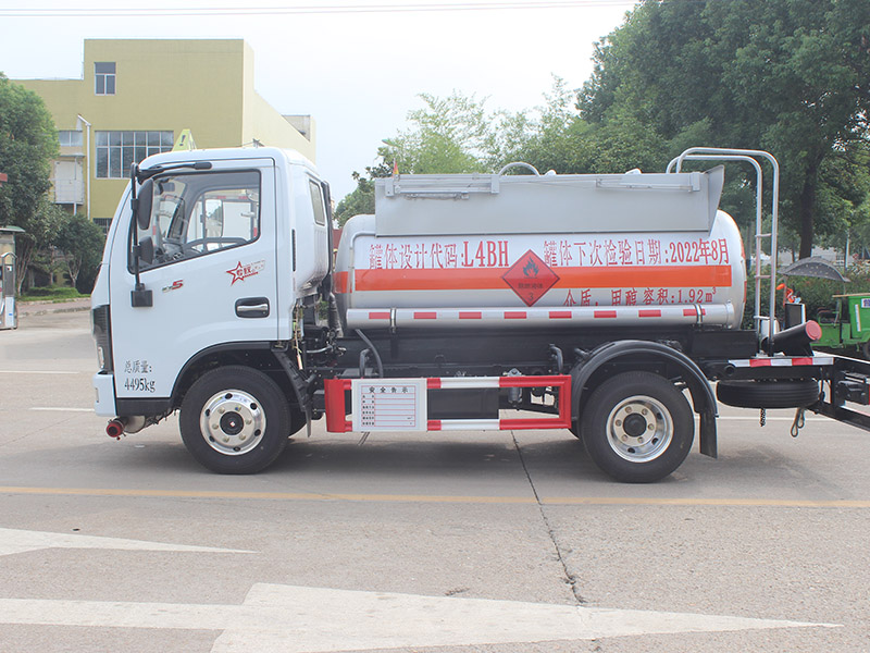 東風(fēng)多利卡藍(lán)牌2立方SCS5041GRYEQ6易燃液體罐式運(yùn)輸車