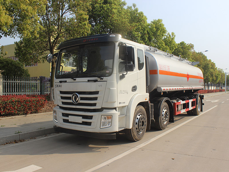 東風(fēng)隨專19.9立方SCS5261GRYEQ6易燃液體罐式運(yùn)輸車