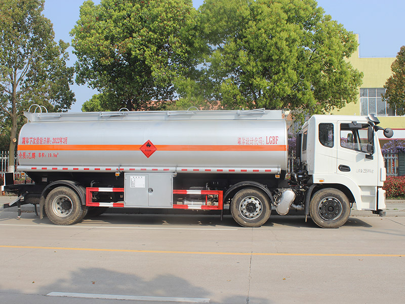 東風(fēng)隨專19.9立方SCS5261GRYEQ6易燃液體罐式運輸車