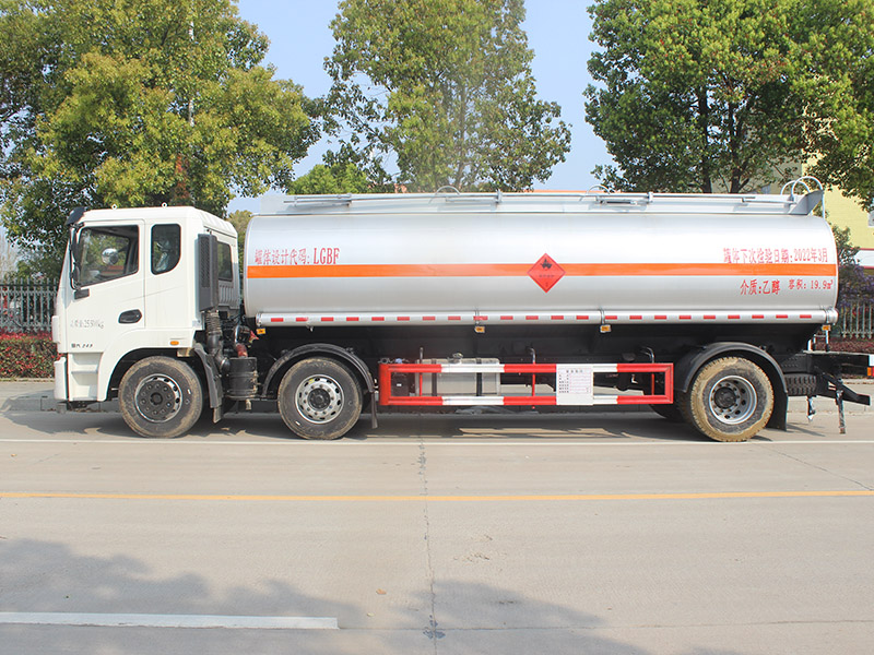 東風(fēng)隨專19.9立方SCS5261GRYEQ6易燃液體罐式運輸車