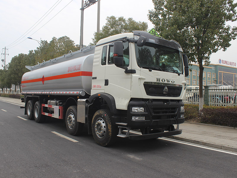 重汽豪沃23立方SCS5322GRYZZ6易燃液體罐式運(yùn)輸車