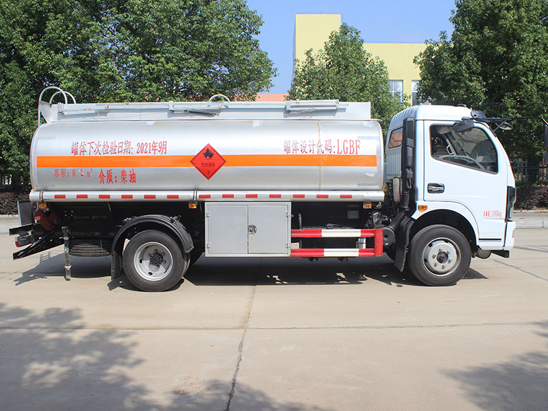 東風(fēng)多利卡8.2立方SCS5120GYYEQ6運油車