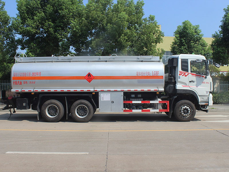 東風(fēng)專底20立方SCS5263GYYDFV6運(yùn)油車