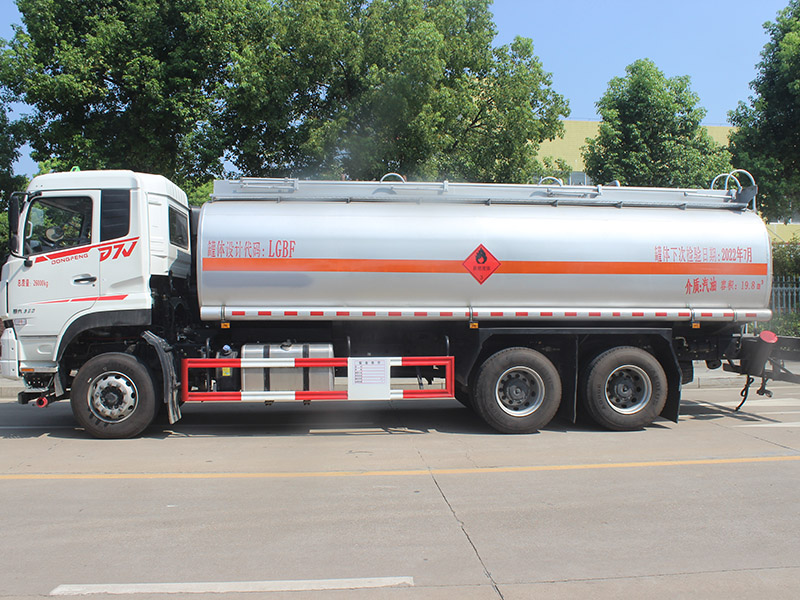 東風(fēng)專底20立方SCS5263GYYDFV6運(yùn)油車