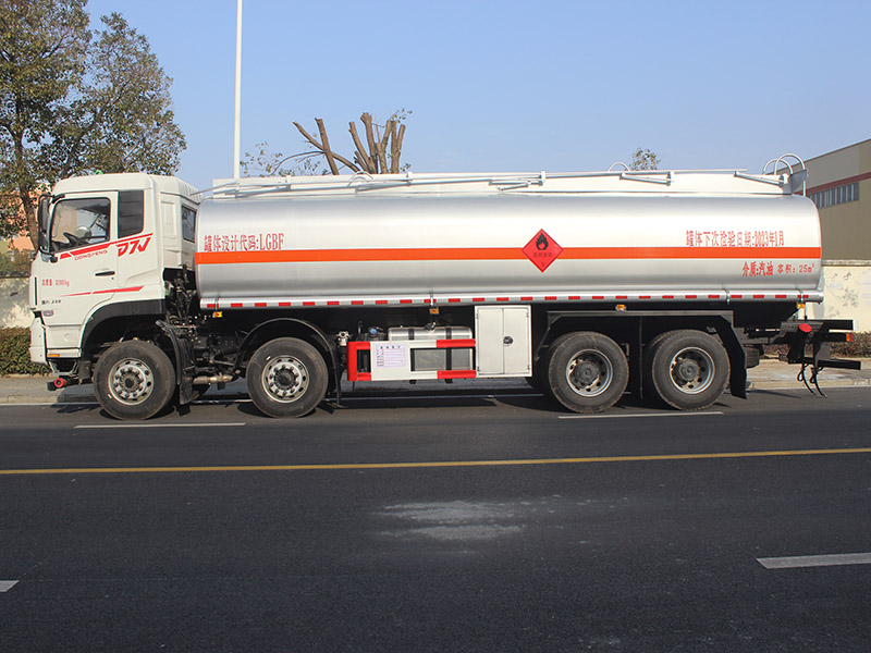 東風(fēng)專底25立方SCS5322GYYDFV6運油車