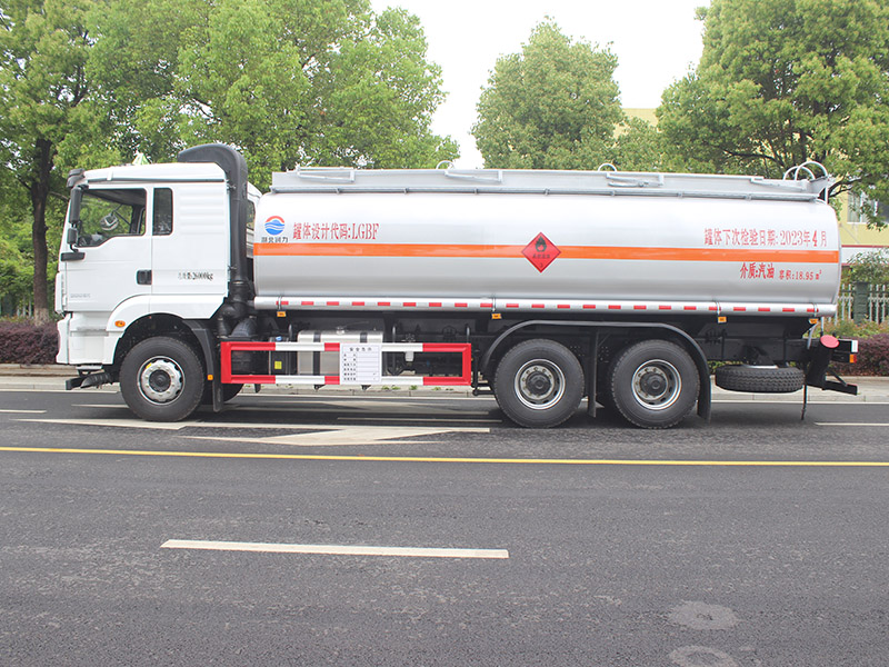 陜汽德龍20立方SCS5265GYYSX6運(yùn)油車