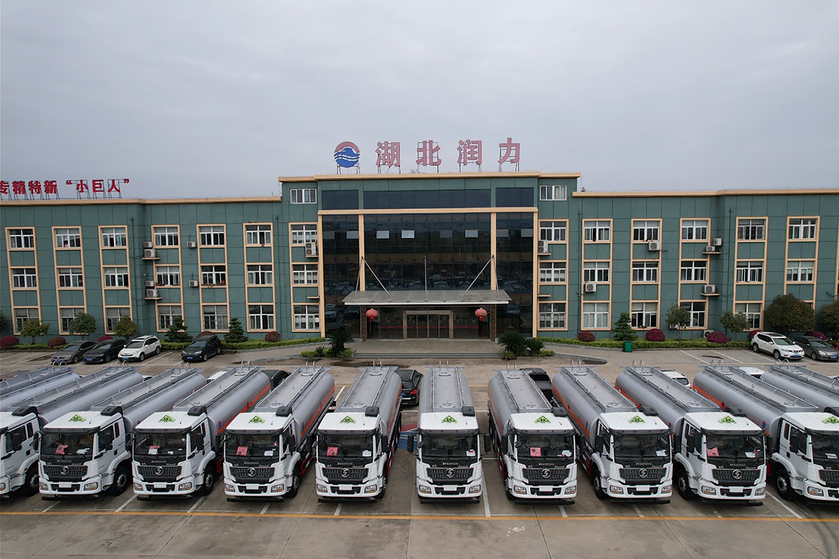 湖北潤(rùn)力油罐車交車儀式